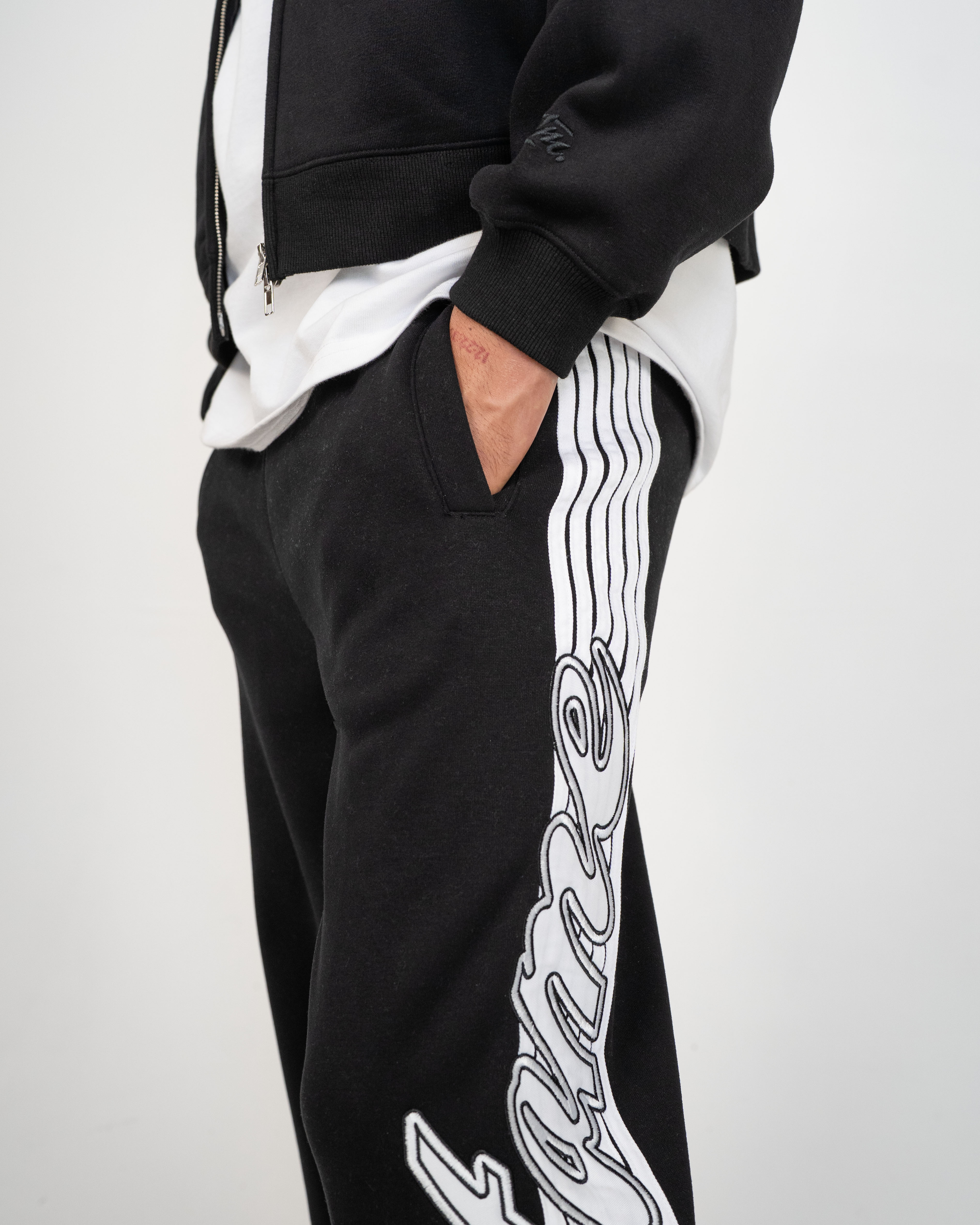 EPTM Epitome Sweatpants - Black