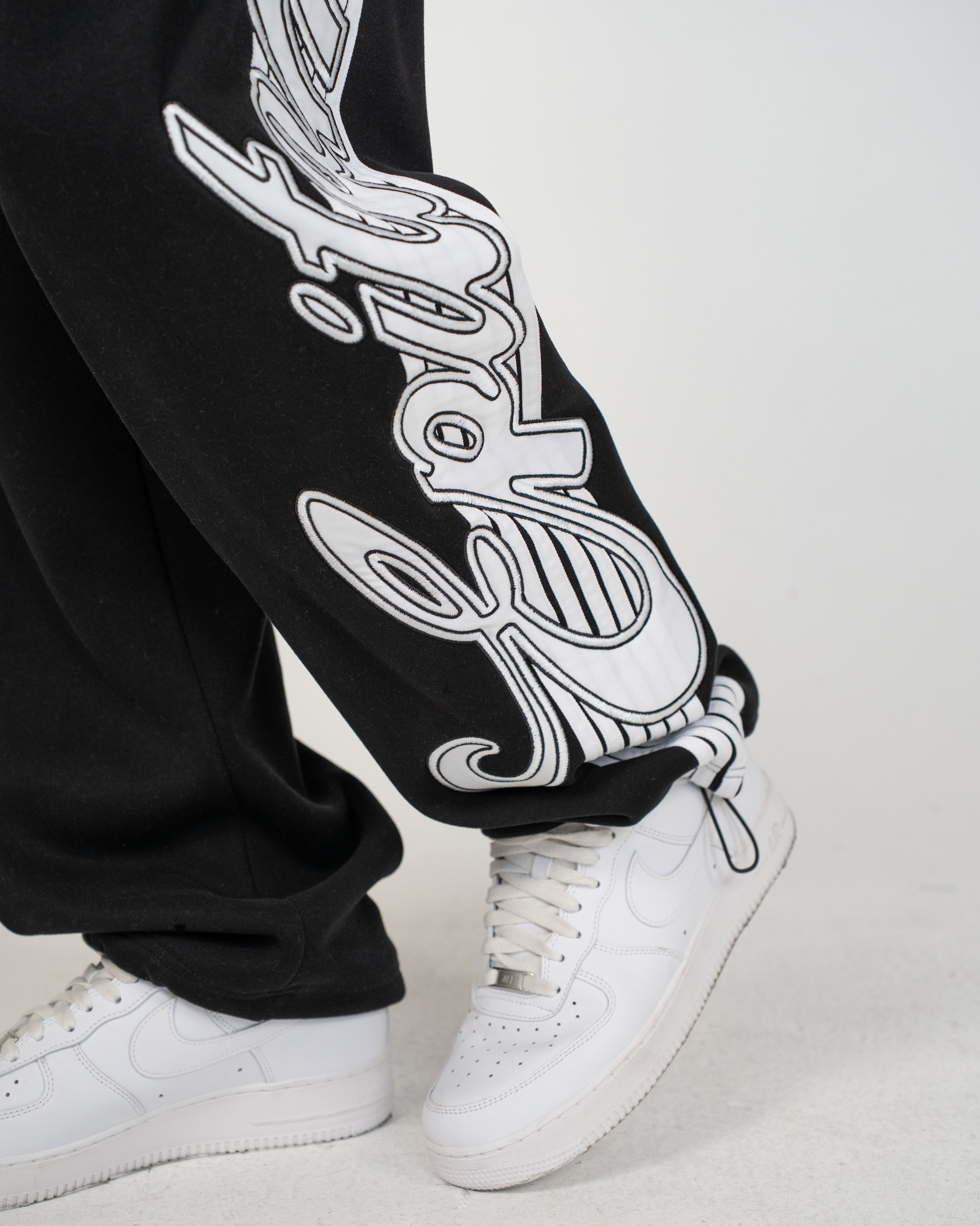EPTM Epitome Sweatpants - Black