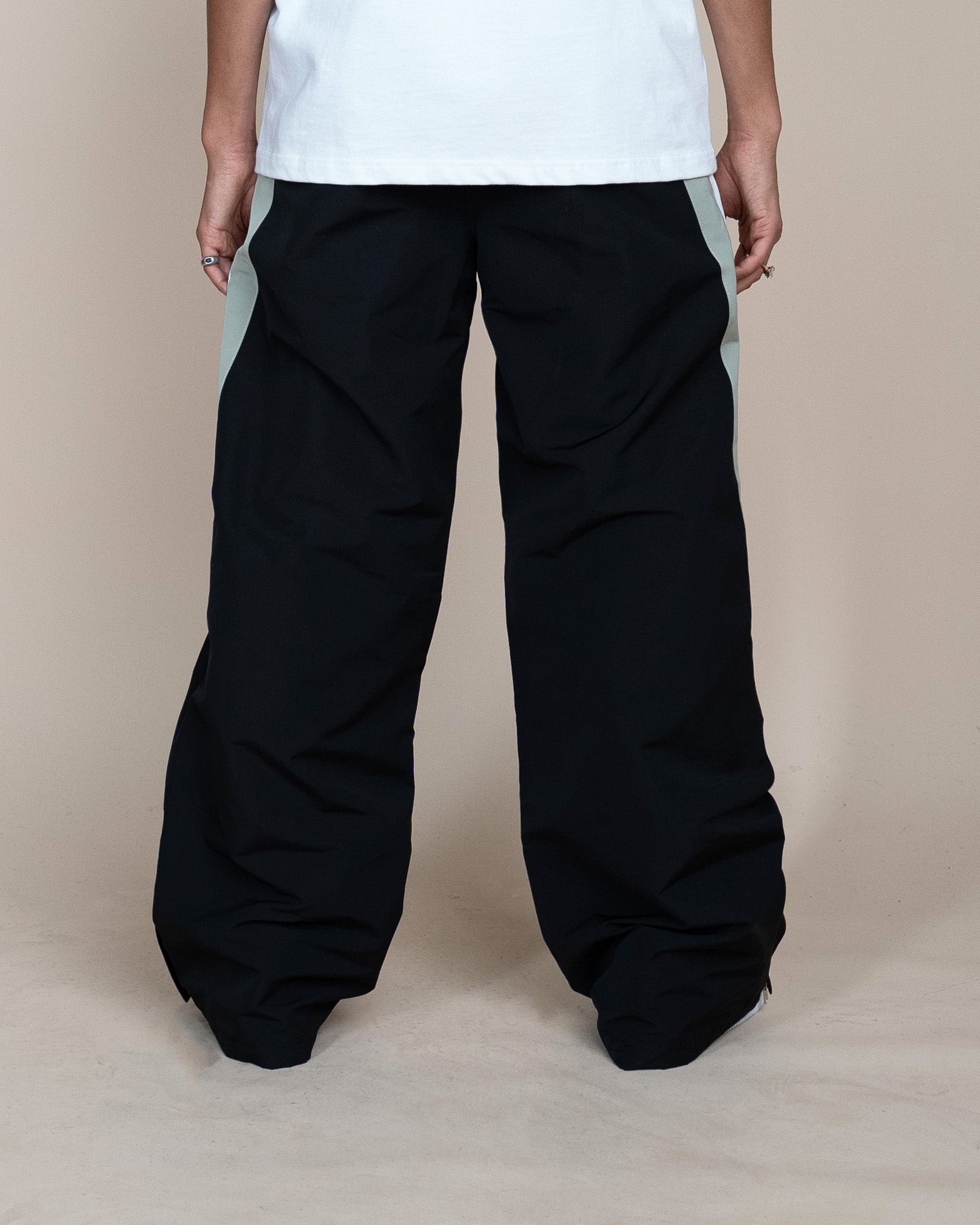 EPTM BIGGIE TRACK PANTS-BLACK