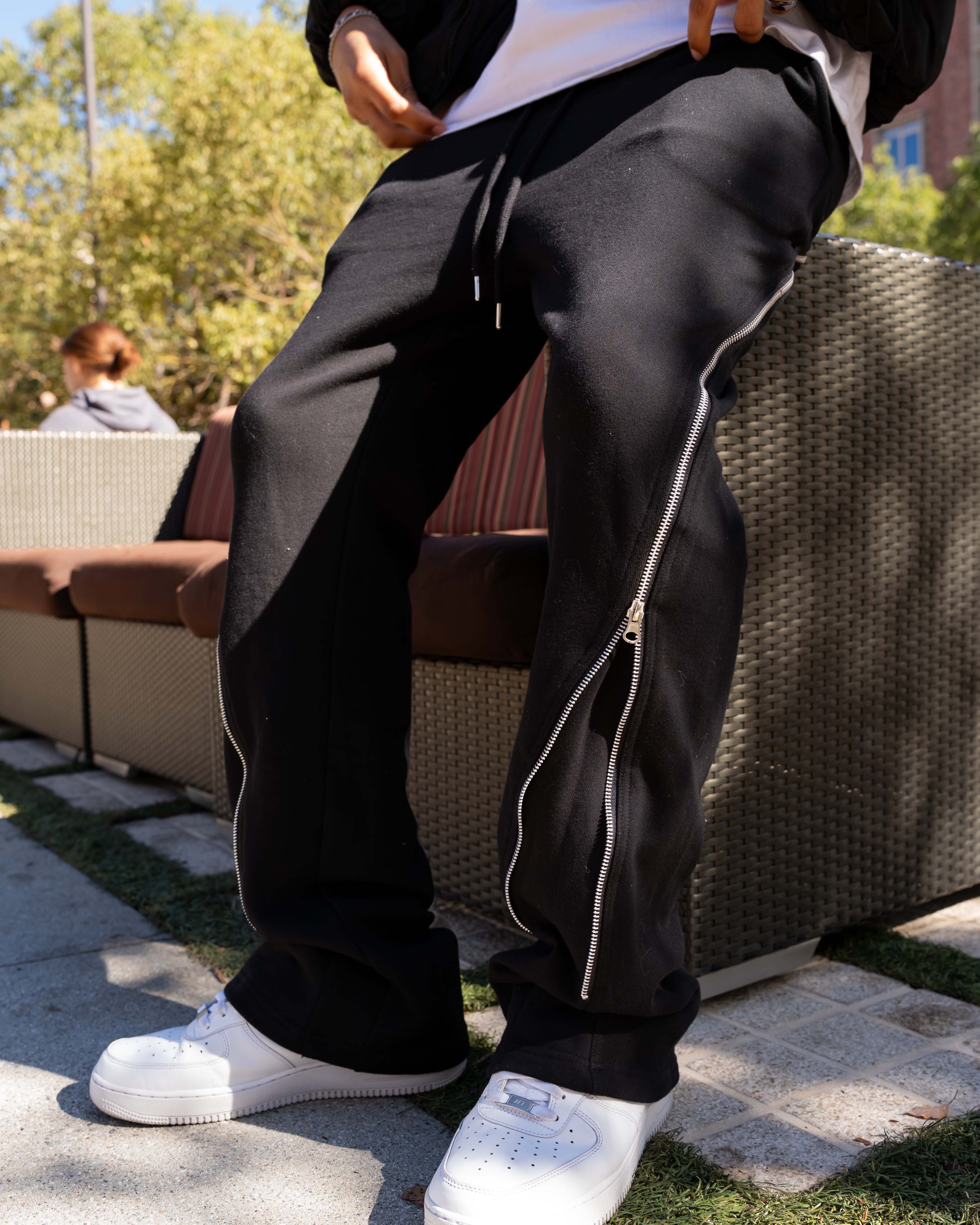 EPTM ZIP FLARED SWEATPANTS - BLACK