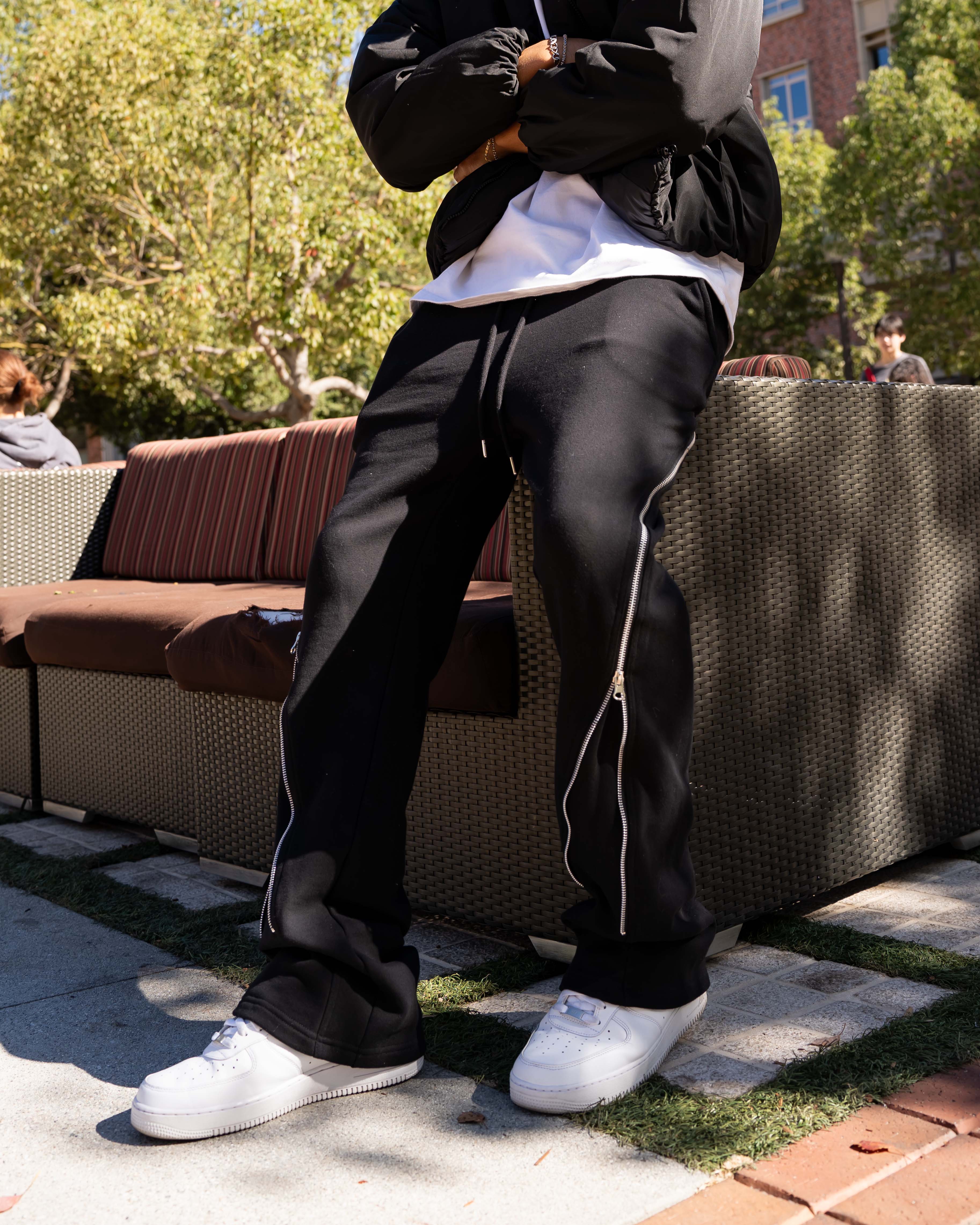 EPTM ZIP FLARED SWEATPANTS - BLACK