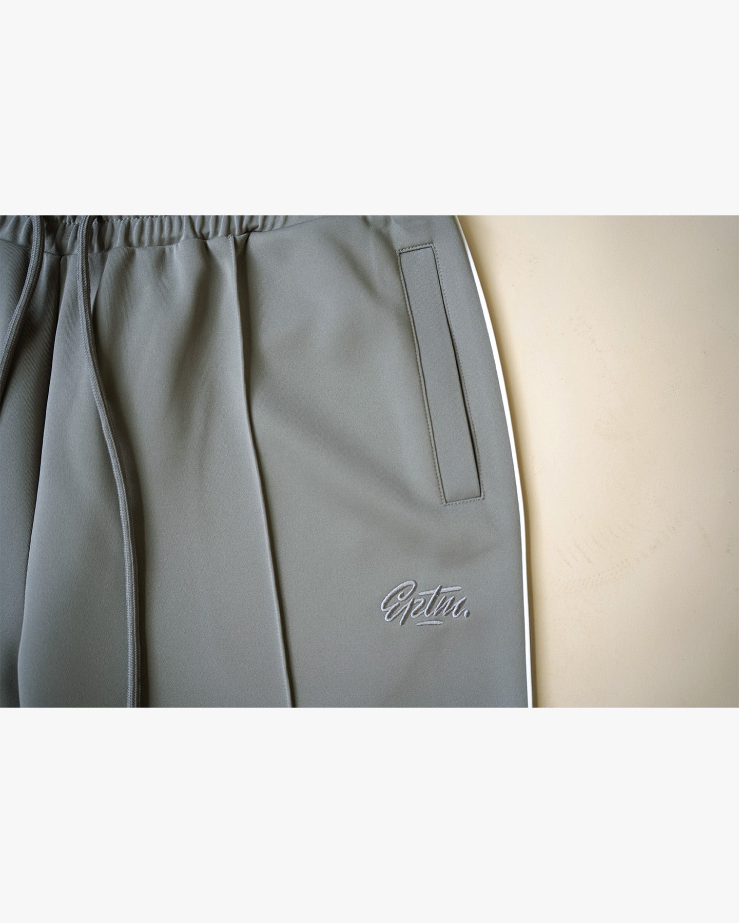 PERFECT PIPING TRACK PANTS - GREY